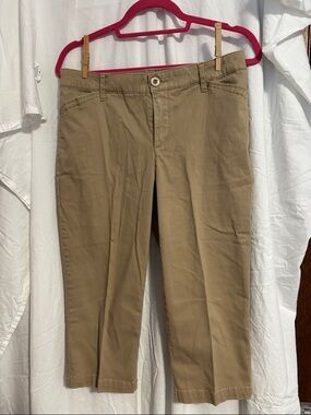 Gloria Vanderbilt Tan Capris with Mid Rise Waist